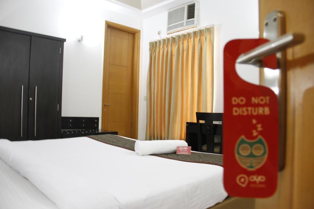Oyo Premium Cyber Park Hotell Gurgaon Exteriör bild